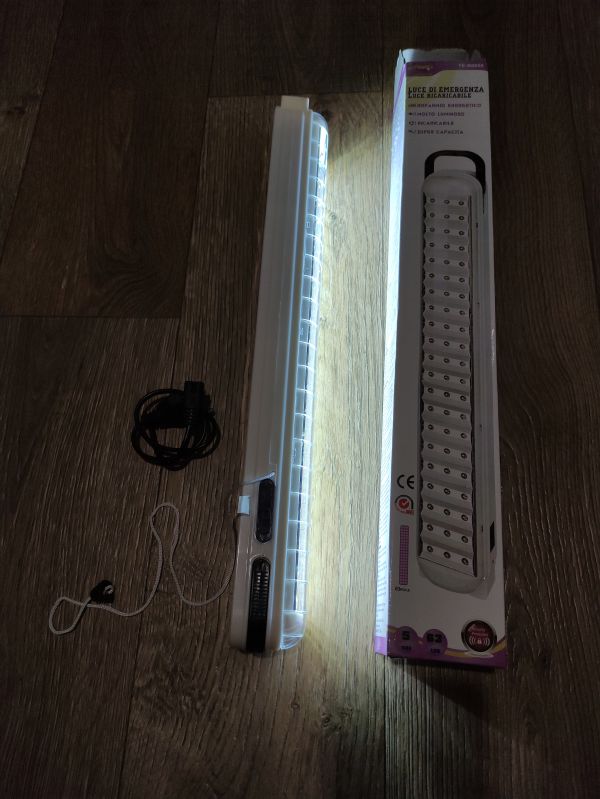 Світильник акумуляторний аварійний Базука Fantastik 63LED TE-B0055