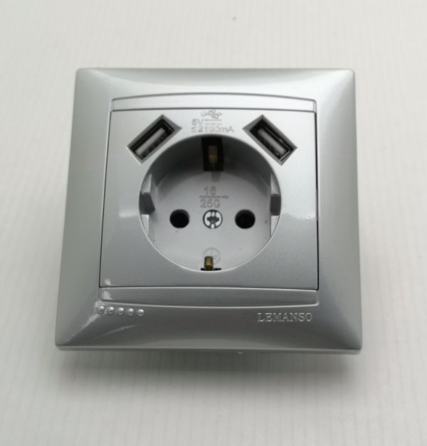 Розетка с заземлением + гнезда 2USB серебро Sakura Lemanso LMR1331
