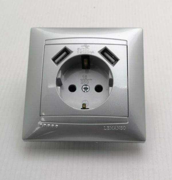 Розетка с заземлением + гнезда 2USB серебро Sakura Lemanso LMR1331