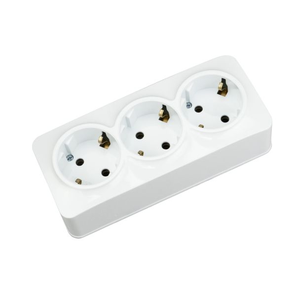 Розетка тройная с заземлением белая POWER MAX-3E