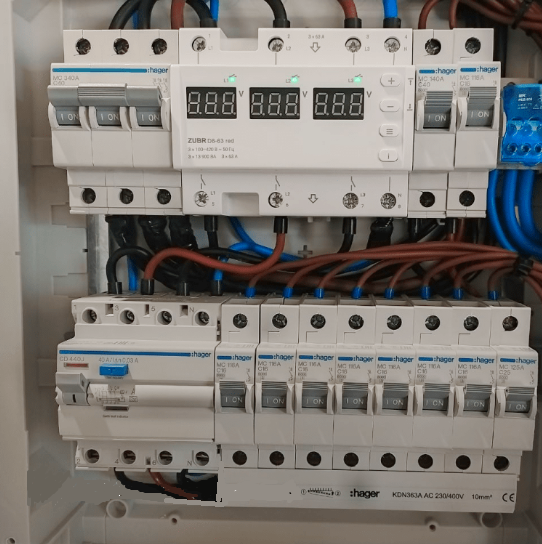 Реле напряжения трехфазное или три однофазных ZUBR D6-50 red